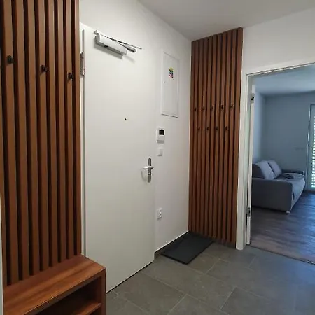 Διαμέρισμα Leny, *