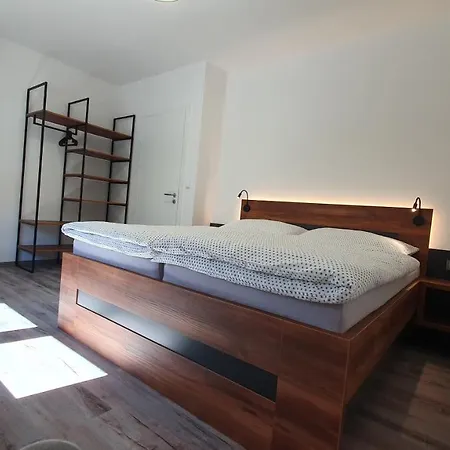 Leny, Apartment *