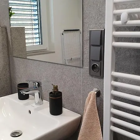 Leny, Apartment Dolni Morava