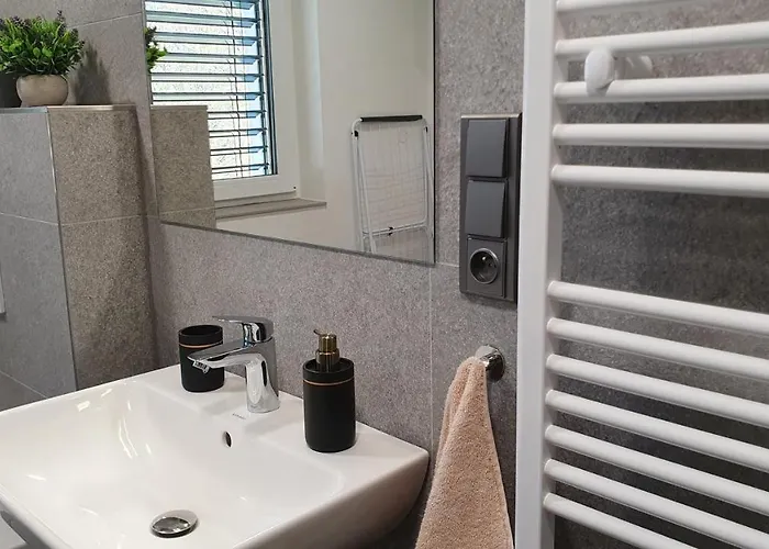 Leny, Appartement Dolní Morava